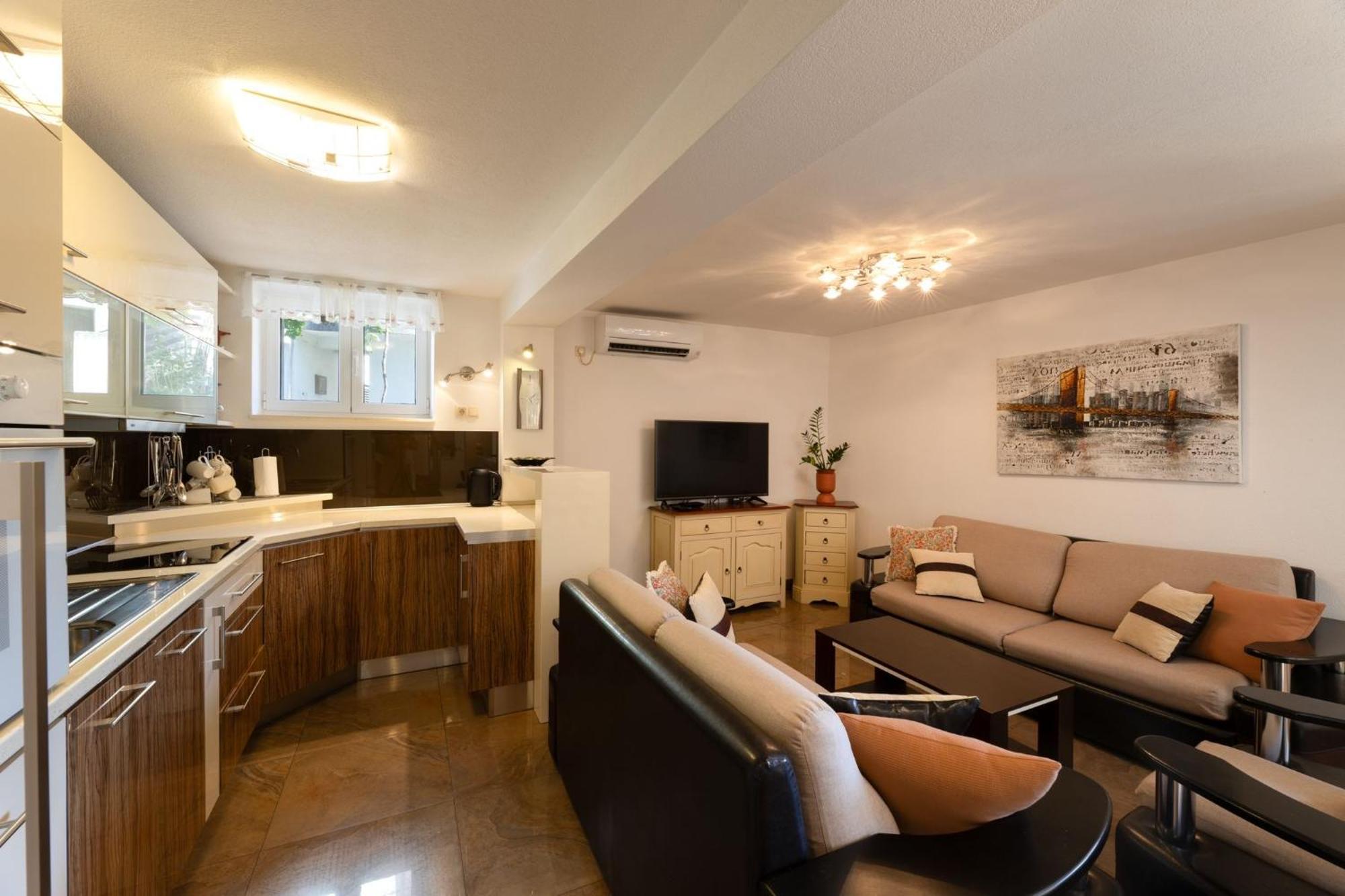 Apartments Belmat โตรกีร์ ภายนอก รูปภาพ