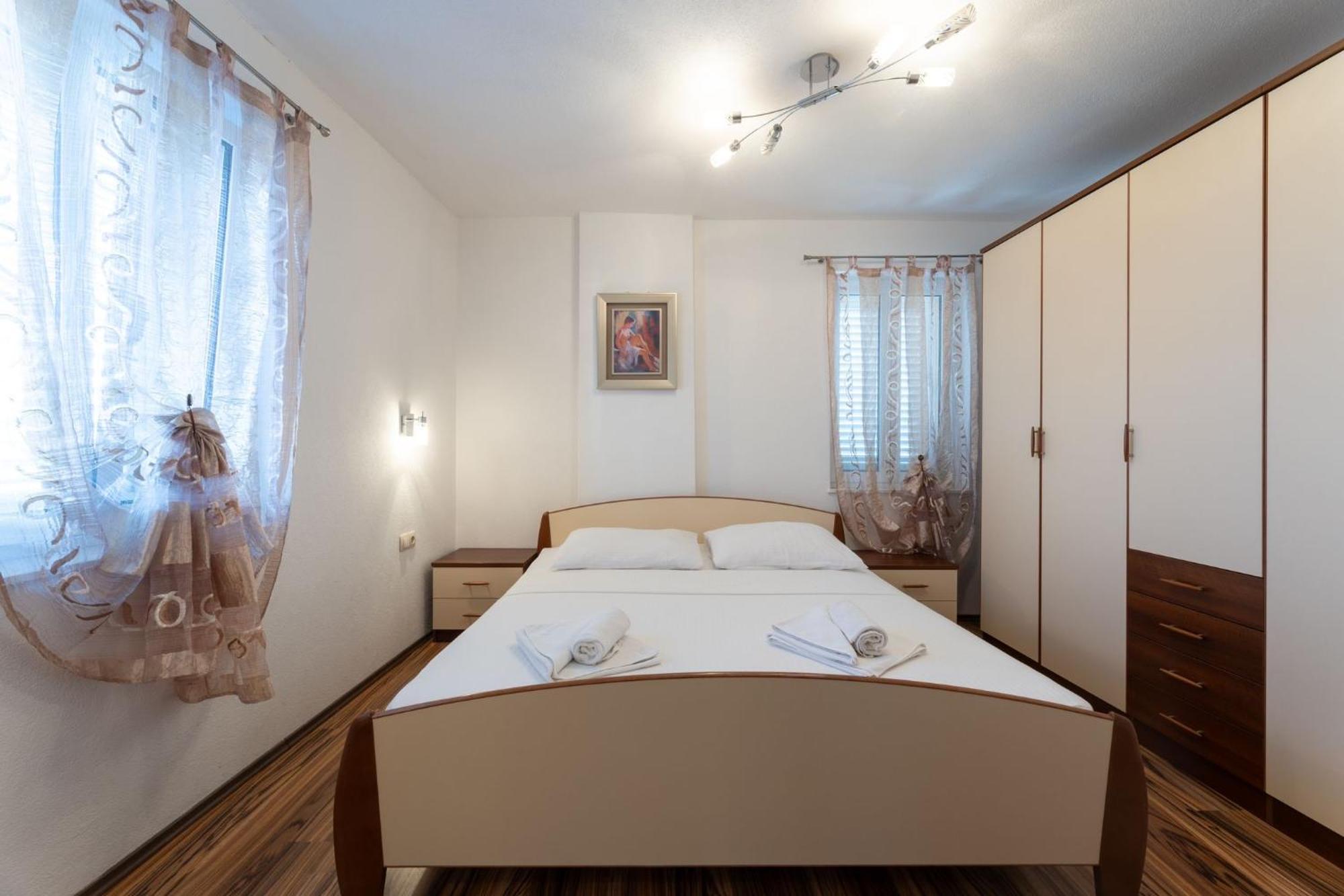Apartments Belmat โตรกีร์ ภายนอก รูปภาพ